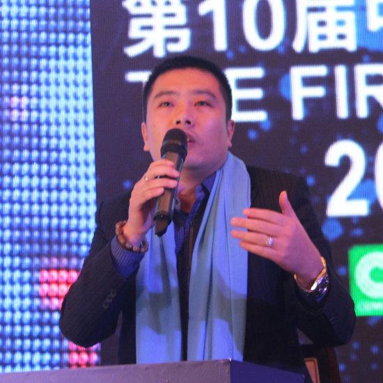 王新刚