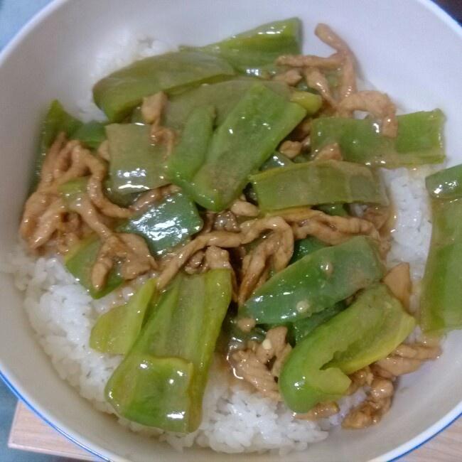 青椒肉丝盖浇饭