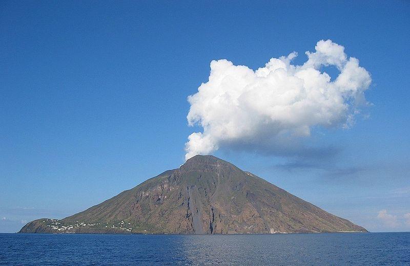 斯特龙博利火山