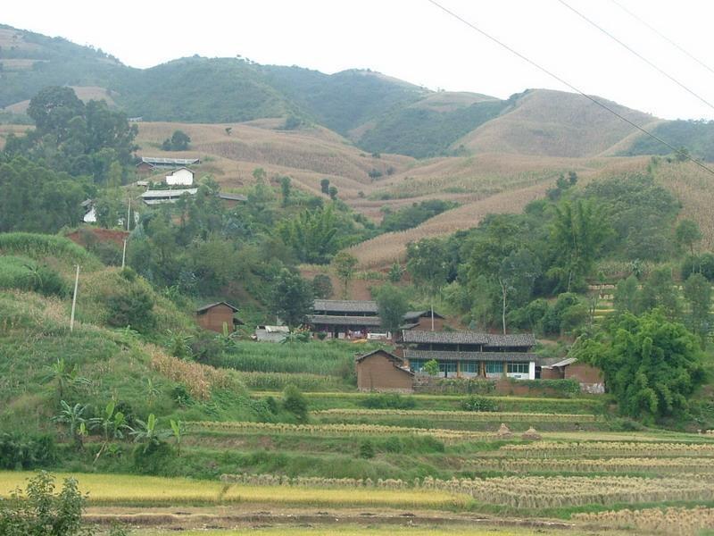下缅甸村隶属于黄坪镇子牙关村委会行政村,属于 山区.