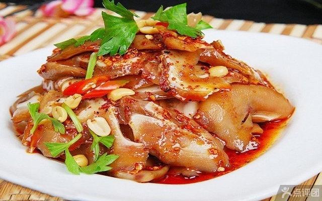 〈番茄秋刀鱼〉 〈川烫花椰菜〉 〈凉拌猪耳朵〉