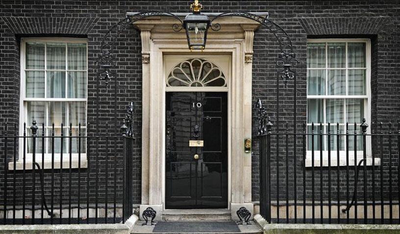 唐宁街10号(10 downing street),位于英国首都伦敦威斯敏斯特,威斯敏