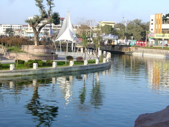 小康河是高密城区的一条主要河流,流经城区中心地段,随着该市工业化和