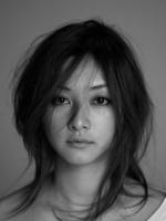 伴都美子