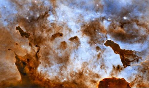 已知的反射星云大约有500个,其中最好看的就是围绕在昴宿星团周围的