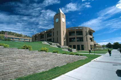 印第安纳波利斯大学与北科罗拉多大学本科教学质量对比