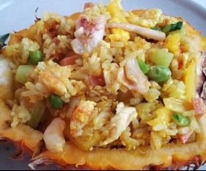 菠萝鱿鱼炒饭
