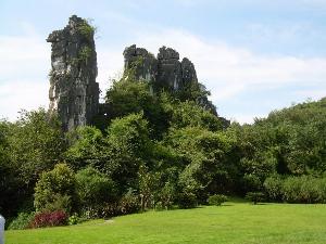 在廣西桂林七星公園內,為桂林市名山之一,原名酒壺山.