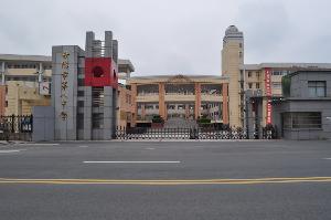 2009年正式更名为丹阳市第八中学.