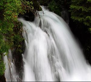 悬泉飞瀑
