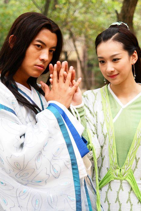 柳无眉根本不理他,只是按着道:"在别人眼中看来,石观音好像真的是