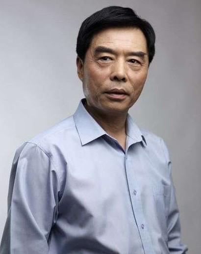 观众所熟悉的著名演员张双利,屏幕上出演古装戏居多,例如:《京都纪事