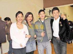 曾爱媚（右一）