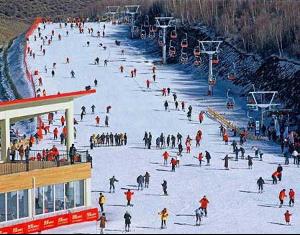  滑雪游玩