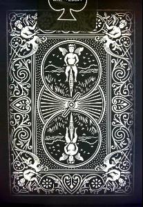 有些游戏中规定鬼牌是"百搭",可以当作任意牌打出,这