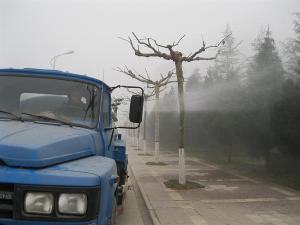 清洗草坪的水车