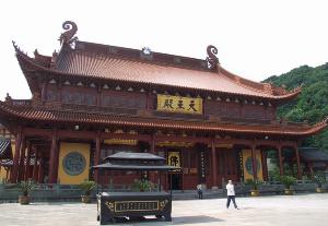 炉峰禅寺殿外