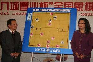 单霞丽（右）