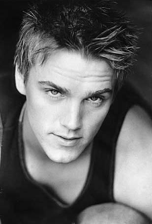 历史版本 该版本已锁定 中文名:瑞利·史密斯 外文名:riley smith