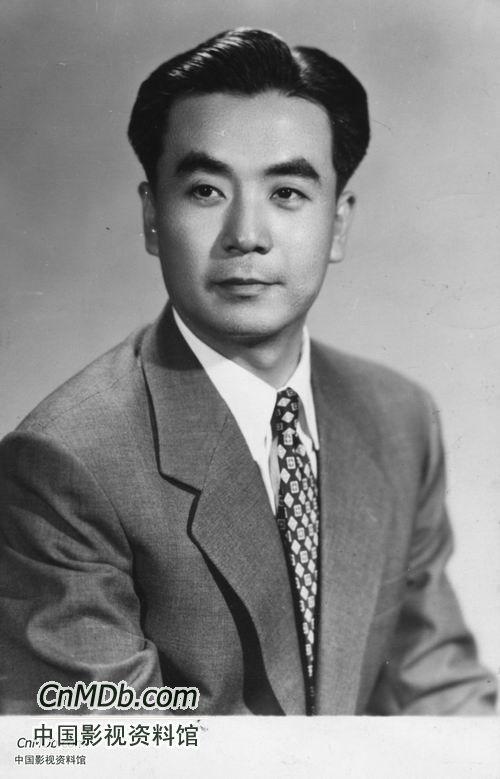 《黑衣盗》(1941) 《红蝴蝶》(1941) 《现代青年》(1941) 《贼美人》