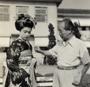 《祗园歌女》时的若尾文子与导演沟口健二
