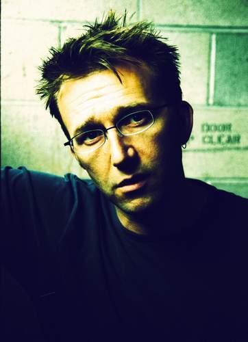 资源类型:dvdrip    发行时间:2005年    电影导演:卡尔·巴塞 carl