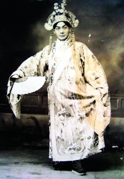 沈和中在民国时期演出《三知己》时的剧照