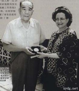 联合国向冉广岐颁发纪念章