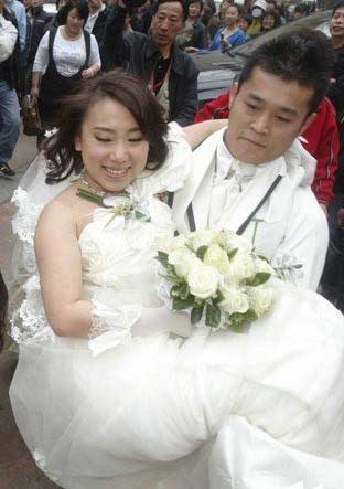 "丫蛋"毛毛与王金龙的婚礼定于4月17日在 沈阳举行,男朋友王金龙是