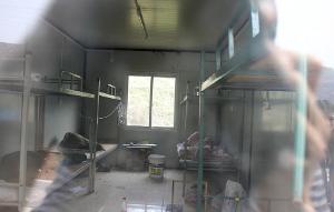  集装箱只能满足最基本的住宿要求