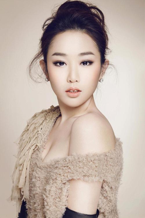 何昊阳表示,大家都是年轻人,合作很愉快也很轻松,和剧中的老公姜超的