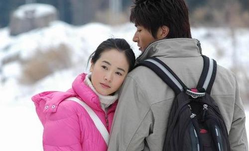 全部版本 历史版本 第三集 这是艾雪和肖冬儿的滑雪赛,最终艾雪夺冠.