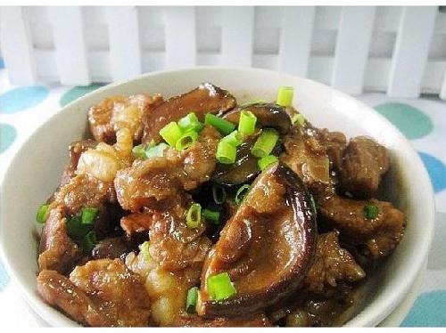 冬菇焖排骨