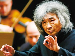 征尔获得法国贝桑松国际指挥比赛第一名后,先后跟随指挥大师卡拉扬和