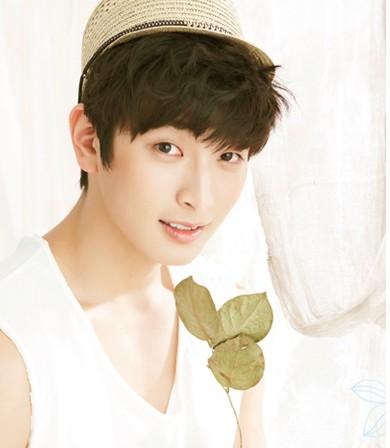 本名:郑珍云(韩国组合2am可爱忙内)