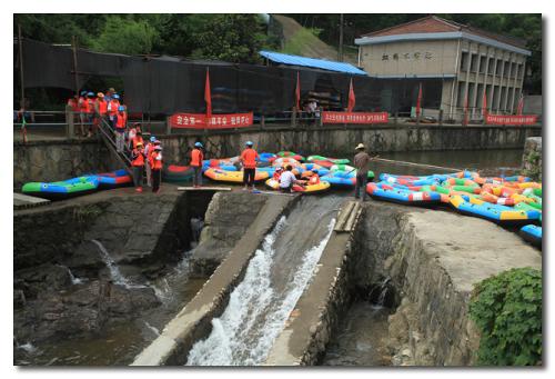 上虞陈溪漂流座落于上虞市陈溪乡虹溪村.