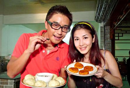 2001年:《纵横天下》2001年:《非常好警》2002年:《抢杠夫妻》饰