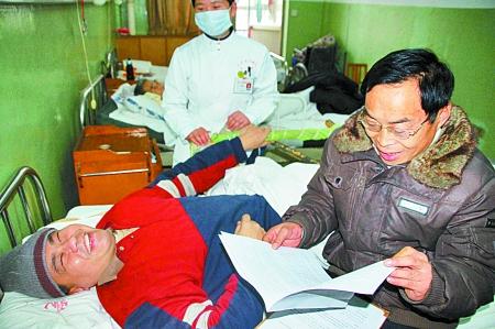 张大勇和律师张永刚谈论切尼斯案件的答辩