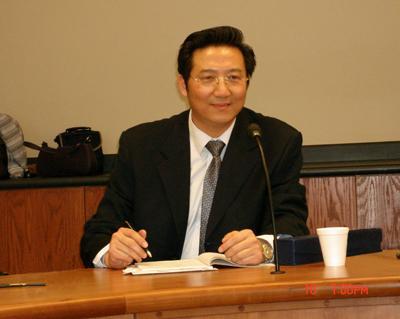 杨光同志具有较好的教育背景,长期致力于管理,领导,行为科学,高教等