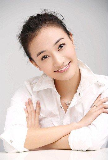 演艺经历2007年主演都市情感伦理剧《温柔的背后》,担任单元女主角童