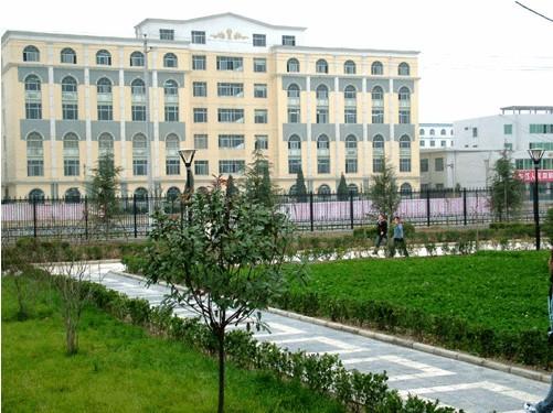 转乘59路公交车到咸阳市陈阳寨下车,转乘29路公交车到陕西国际商贸