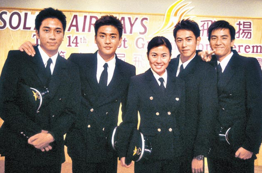 与亦风同时投考机师的还有充满自信,外刚内柔的童希欣.