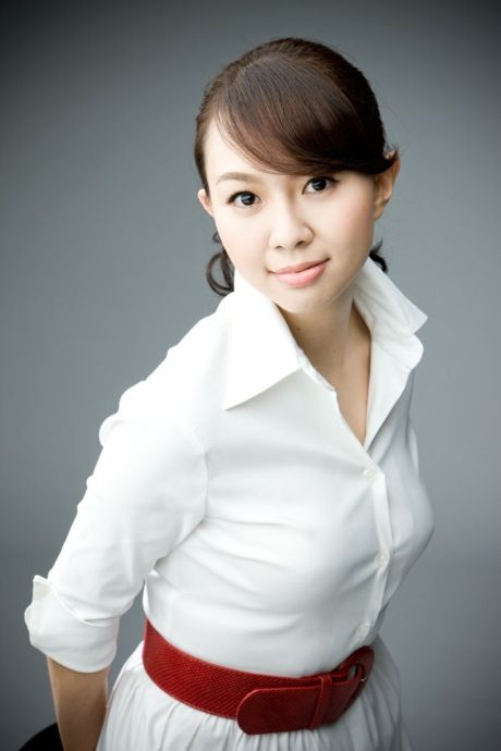 2000年虽然卓依婷已经退出歌坛,但她录制好的专辑仍在发行,她已经渐