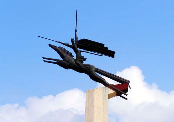 滨州人民为了纪念唐赛儿,在滨州城南,滨州黄河大桥以北修建了唐赛儿