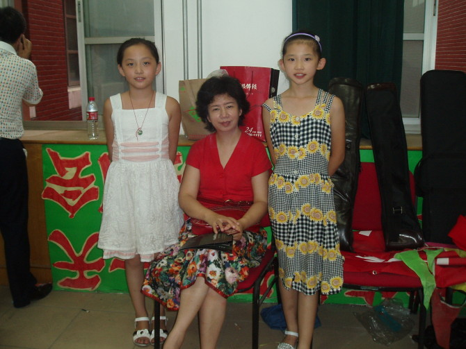 学生和古筝 演奏家 周望教授