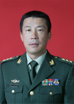 武警新疆总队新闻电视工作站站长何立新,始终以一名部队新闻工作者的