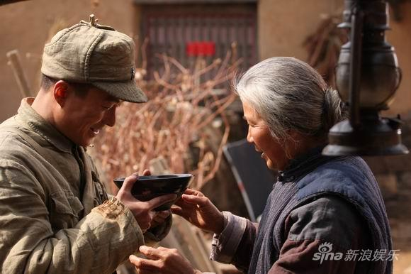 浏览词条   孟良崮战役打响了,兰花带领姐妹们组成的支前队伍奔赴前线