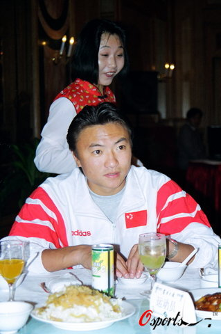 魏群,人称"魏大侠",他可以为朋友挡了17刀不打麻药不哼半句,所以他是