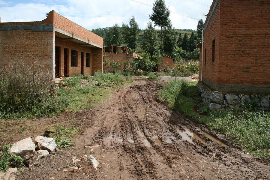 宣威市龙场镇罗营村委会马房村进村道路