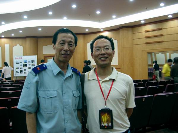 军旅作曲家孟庆云(左)